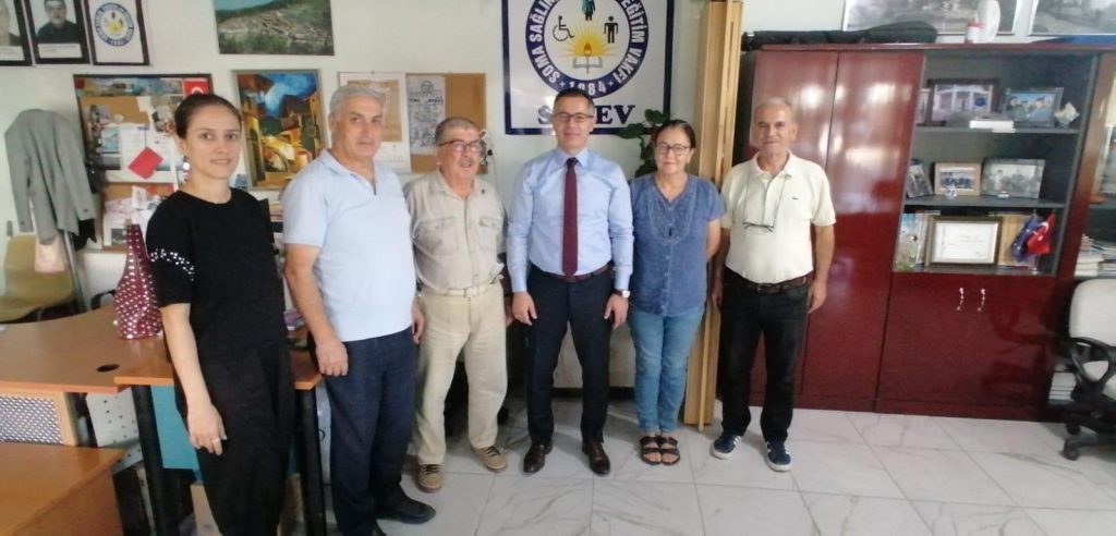 Soma Kaymakamı Koç’tan SOSEV ile Eğitim Kurumlarına Ziyaret